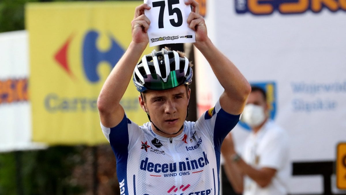 Ciclismo, Giro Polonia: Evenepoel fa ancora centro con la benedizione del Papa