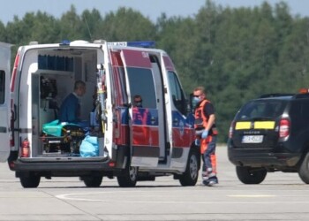 Ciclismo, Jakobsen in piedi dopo la grande paura: sale in aereo e torna in Olanda