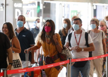 Coronavirus, 463 nuovi casi e 2 morti: vittime ai minimi da febbraio | La Lombardia la regione con più positivi