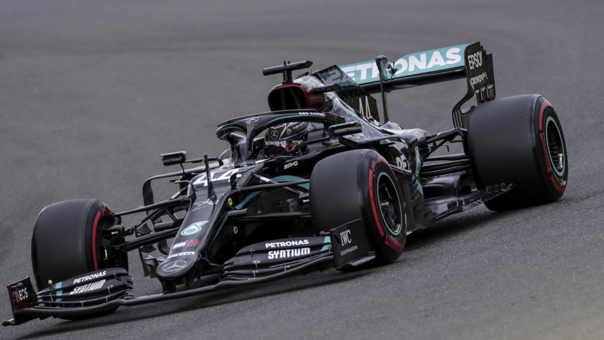 F1, Gp Belgio: Hamilton in pole position a Spa, Ferrari mai così male da 14 anni