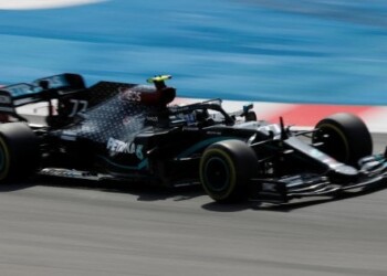 F1, Gp Spagna: Hamilton in pole davanti a Bottas. Indietro le Ferrari: Leclerc nono, Vettel undicesimo
