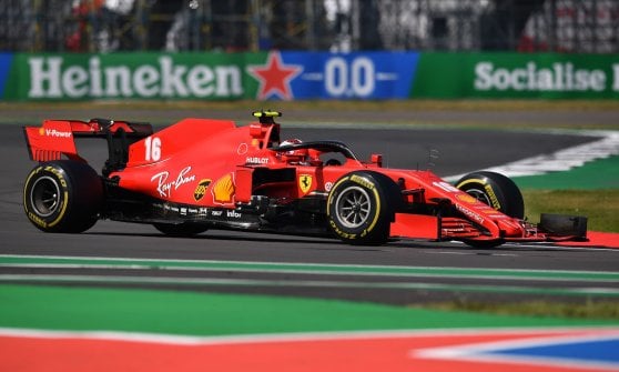 F1, Verstappen vince a Silverstone e rompe il dominio Mercedes. La Ferrari di Leclerc ai piedi del podio