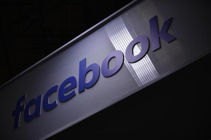 Facebook: causa contro ordine Thailandia di chiudere gruppo