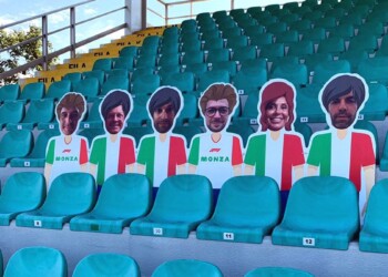 Formula 1 a Monza: sagome dei tifosi in tribuna