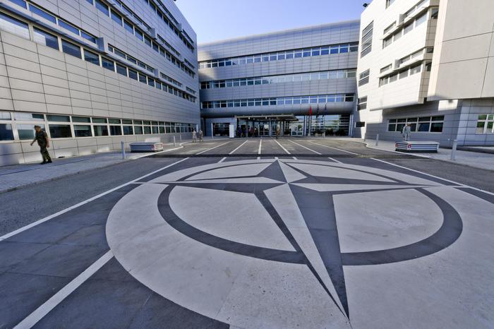 Francia: sospetta spia era in base Nato a Napoli