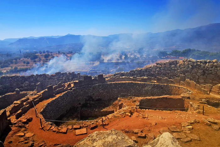 Grecia: incendio accanto al sito archeologico di Micene