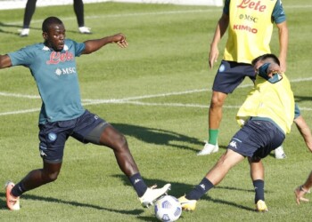 Il Napoli si diverte in amichevole con i tifosi