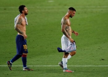 Il Napoli volta pagina, a Barcellona la fine di un ciclo. Insigne saluta Callejon: “Quel tuo taglio mi mancherà”