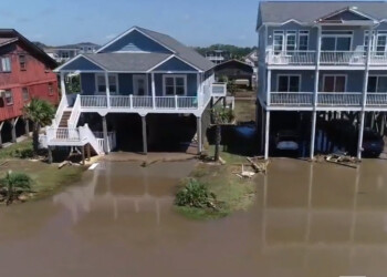 Incredibile tempesta negli USA, Nord Carolina, la spiaggia invade la cittadina. Video Meteo