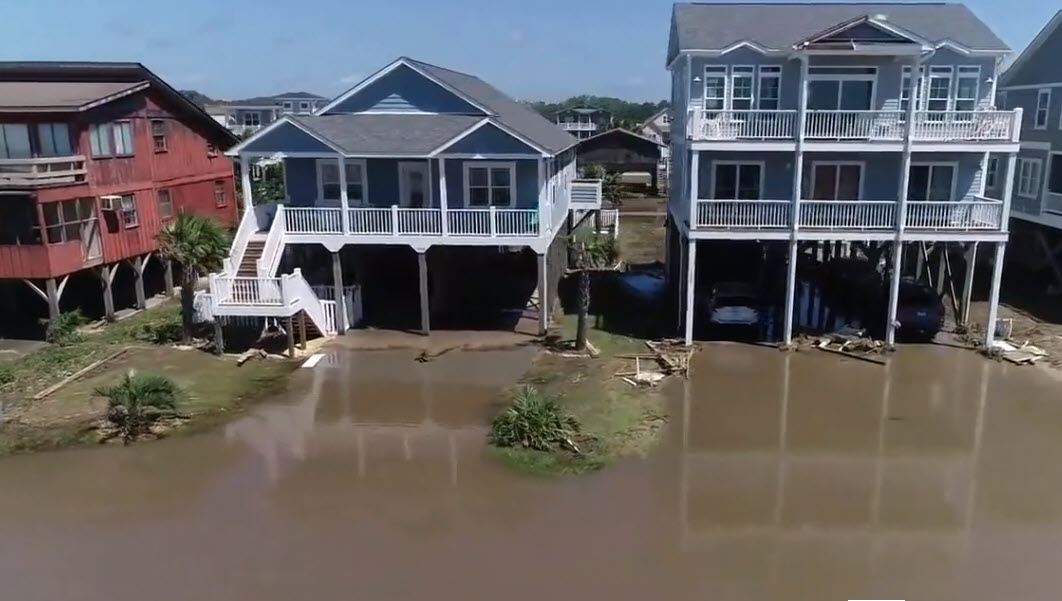 Incredibile tempesta negli USA, Nord Carolina, la spiaggia invade la cittadina. Video Meteo