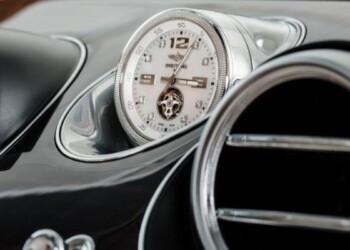 La rivincita vintage dell’orologio in auto