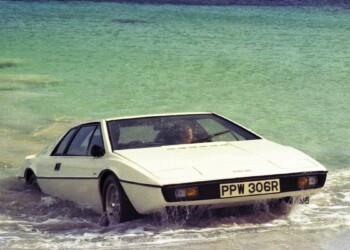 L’auto che va sull’acqua. Dal cinema alla realtà, ecco i modelli anfibi