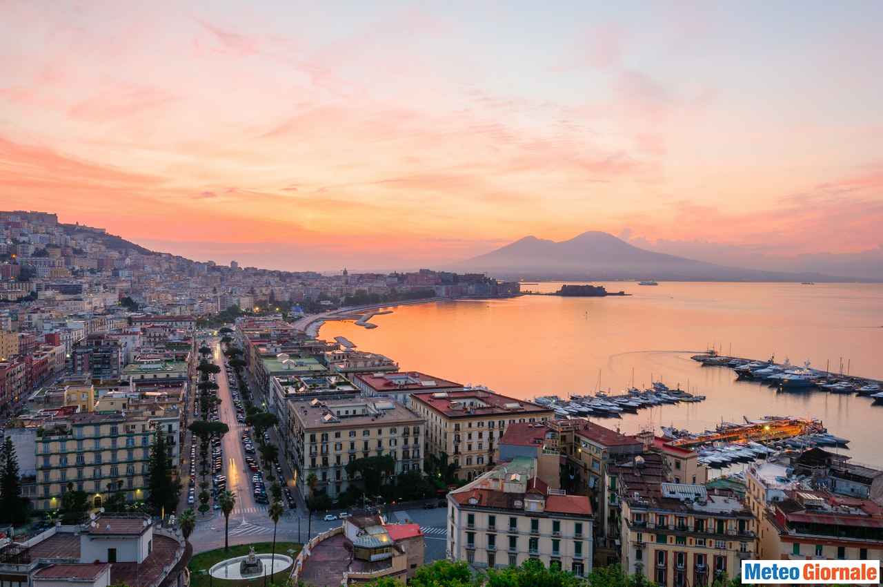 immagine 1 articolo meteo napoli sole e caldo afoso per il resto della settimana