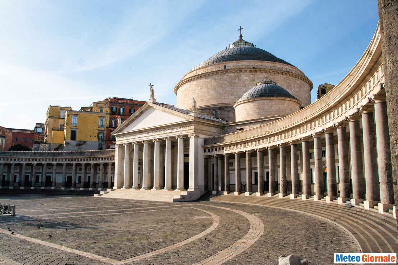 Meteo NAPOLI: sole e CALDO fino al weekend, poi un po’ di refrigerio
