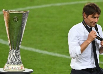 Michele Serra: “Conte è troppo…Conte. Dopo il triplete la quaresima ci stava, ma ora non esageriamo”