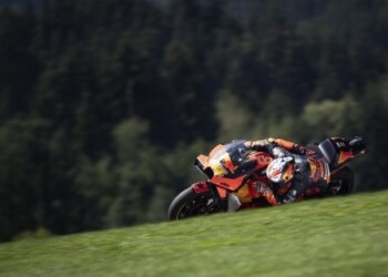 MotoGp di Stiria: Espargarò in pole, nono tempo per Dovizioso. Rossi scivola, partirà dalla quinta fila