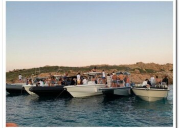 Party in mare con 10 barche in zona protetta, raffica multe