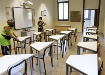 Più spazi per le aule, Comuni e Province scrivono all’Azzolina: “Servono più soldi”