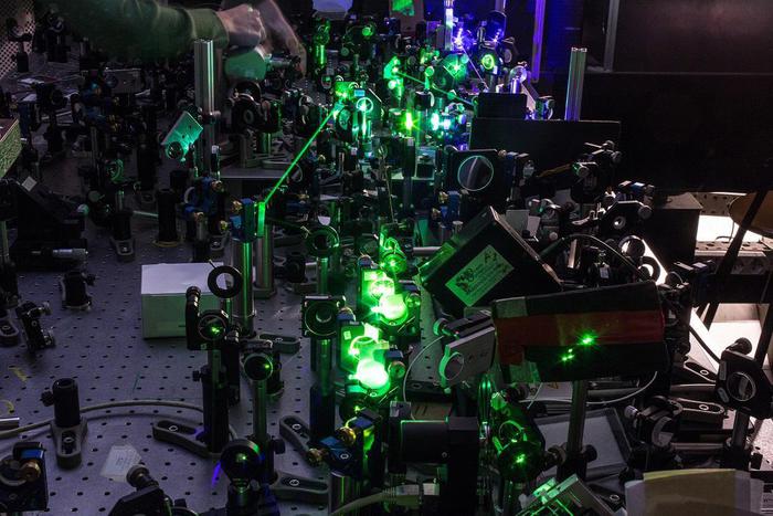 ‘Scolpiti’ impulsi laser ultrabrevi per studiare la materia