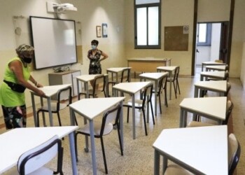Scuola, congedi e lavoro agile per i genitori se il bimbo è malato o in quarantena
