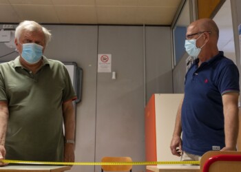 Scuola, undici vincitori per la gara dei banchi. Arcuri: “Screening con 2 milioni di test”