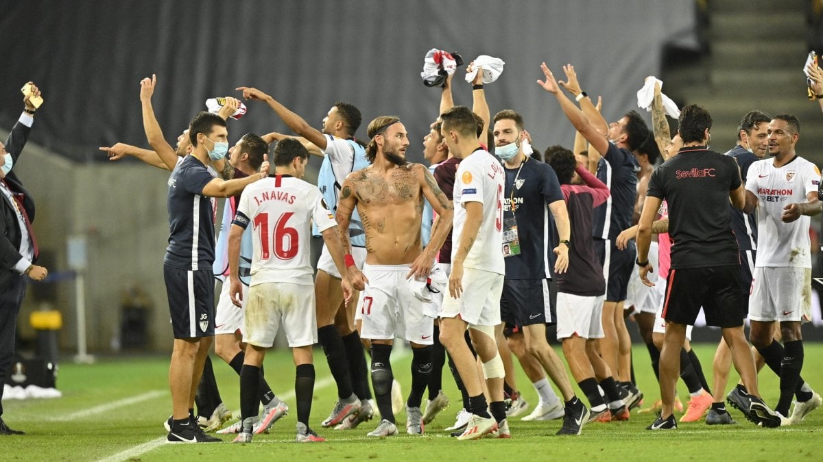 Siviglia-Manchester United 2-1: gli inglesi sprecano, gli spagnoli vanno in finale