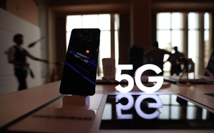 Smartphone e reti 5G, crescono modelli e abbonati