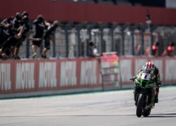 Superbike, Gp Aragon: Rea batte Davies in gara 2 e torna in vetta alla classifica