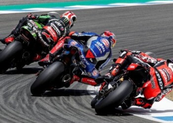 Superbike, GP del Portogallo: Rea domina anche gara 2