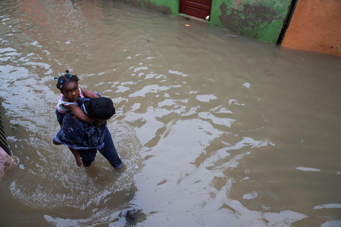 Tempesta Laura su Cuba, 12 morti a Haiti