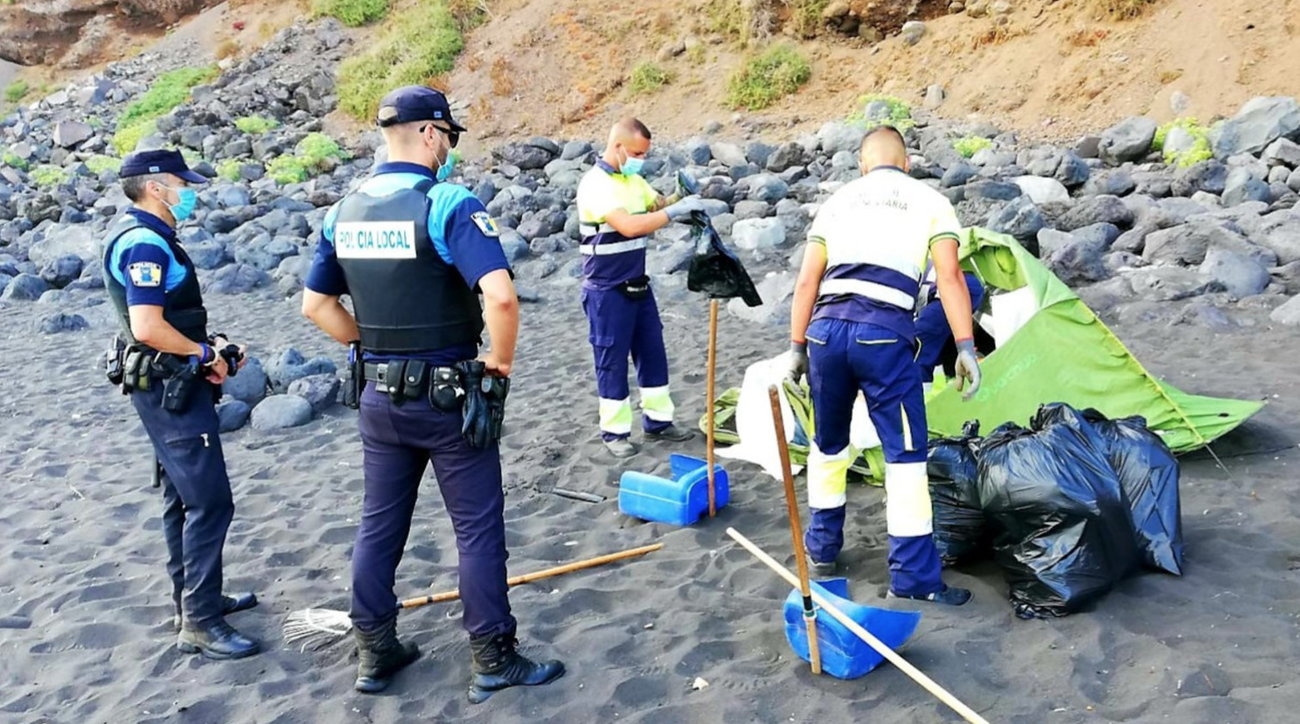 Tenerife, organizzano un raduno “per diffondere il coronavirus”: sgomberata una spiaggia