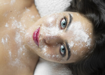 DONATELLA, LA COACH DELLA PELLE CHE INVENTO’ IL PRIMO RITUALE ALLA POLVERE DI DIAMANTE