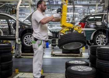Volkswagen, la fabbrica di Zwickau produrrà solo auto elettriche