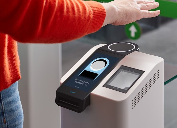 Amazon, nei negozi si pagherà col palmo della mano