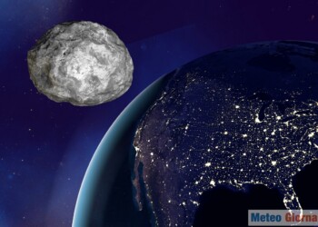 Asteroide gigantesco sta per sfiorare la Terra. I rischi d’impatto