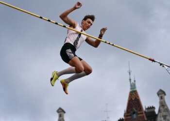 Atletica, salto con l’asta: Duplantis e Kendricks danno spettacolo a Losanna