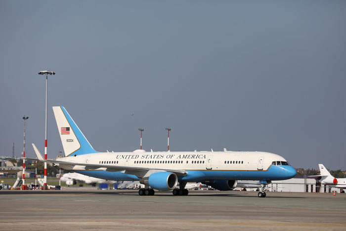 Atterraggio di emergenza per aereo Pence