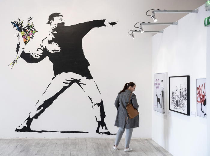 Banksy perde causa per il marchio del ‘Lanciatore di fiori’