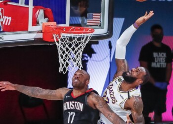 Basket Nba, semifinali playoff: Miami elimina Milwaukee, LeBron ribalta Houston e fa un altro record