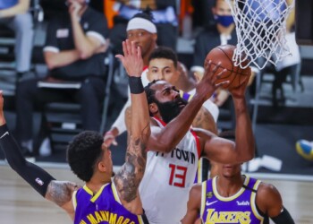 Basket Nba, semifinali playoff: Miami sul 3-0 con Milwaukee, Houston sorprende i Lakers in gara 1