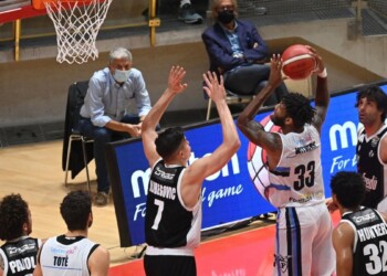 Basket, Supercoppa: Milano vince ancora, alla Fortitudo il derby con la Virtus