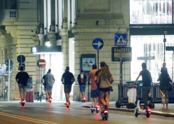 Biciclette, scooter e monopattini invadono le città: ecco i numeri di una rivoluzione