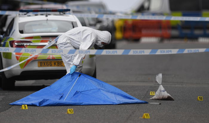 Birmingham: un morto e 7 feriti in accoltellamenti