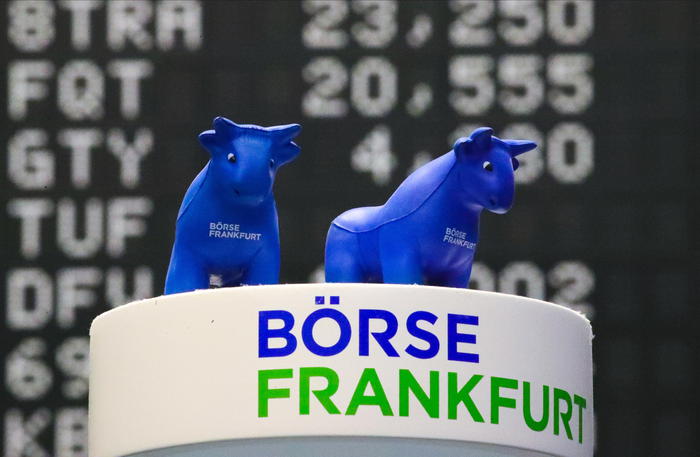 Borsa: Europa apre contrastata, faro su Brexit e vaccini