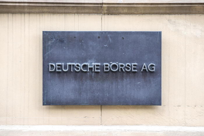 Borsa: Europa in rosso con Wall Street, tengono le banche