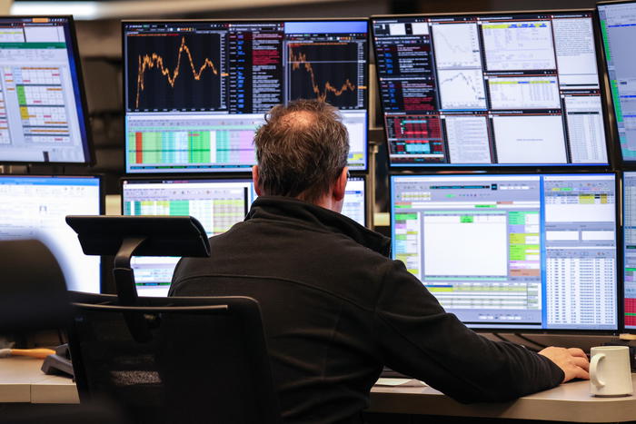 Borsa: Europa si muove incerta, Milano piatta (+0,06%)