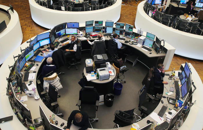 Borsa: Europa tonica attende Wall Street, Milano +1,9%