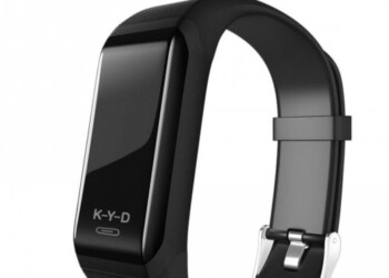 Braccialetti, maschere e visori: la tecnologia che aiuta le scuole ad affrontare il covid-19