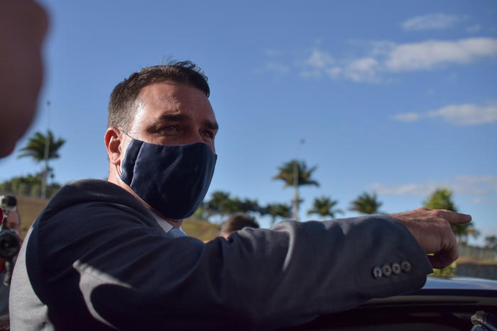 Brasile: figlio di Bolsonaro accusato di riciclaggio