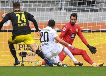 Bundesliga, brutta caduta del Dortmund: l’Augsburg vince 2-0